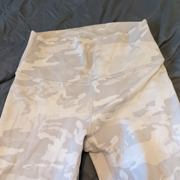 Lululemon Camo - Picture 2 of 4